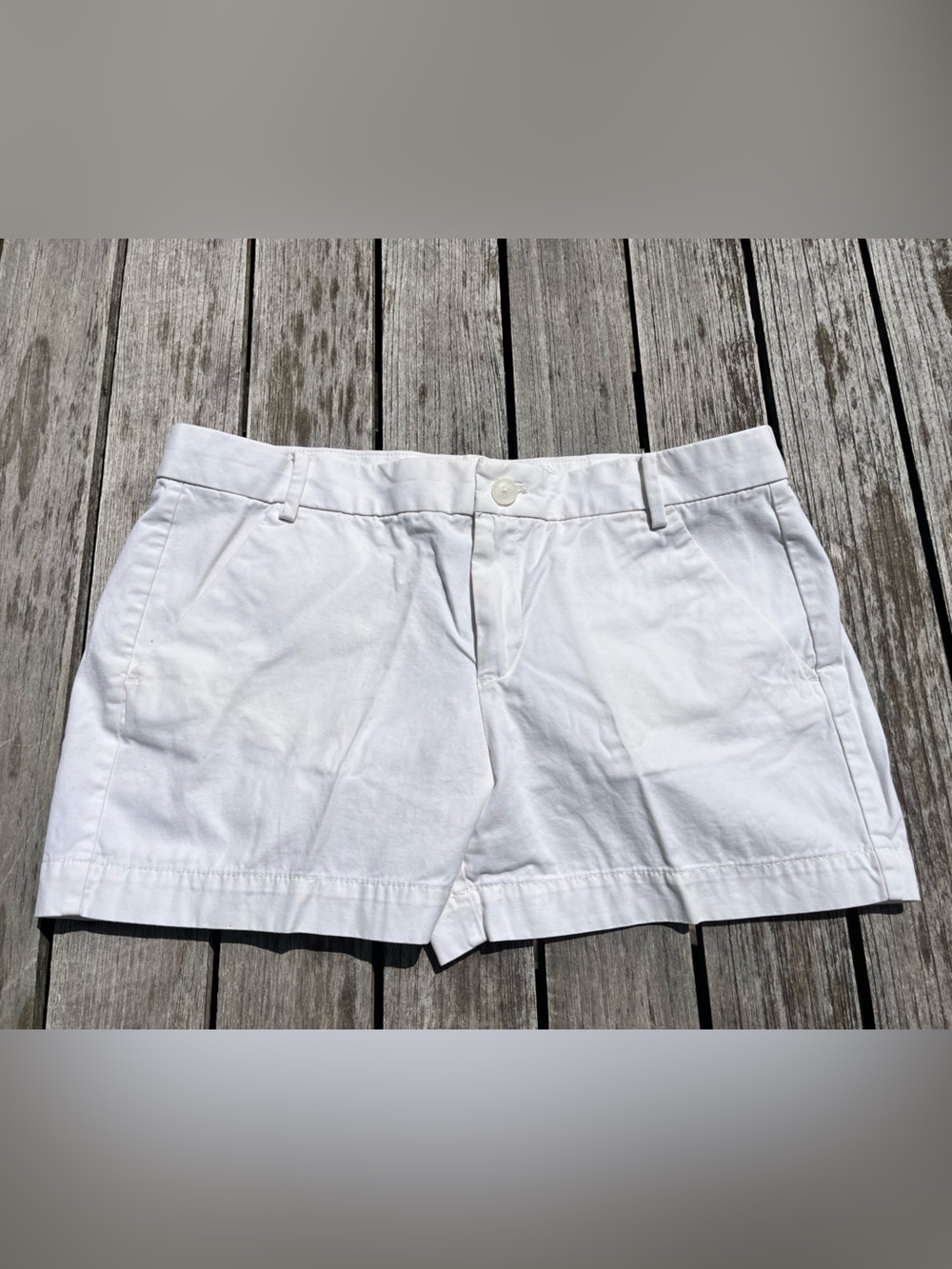 GAP. LADIES WHITE COTTON SHORTS SIZE 8
